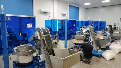 全自動利樂蓋高速電機版組裝機，果汁蓋椰樹飲料蓋高速電機版組裝機，飲料防偽瓶蓋高速電機板組裝機